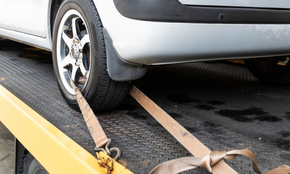 Tow Straps vs. Recovery Straps: How Are They Different?